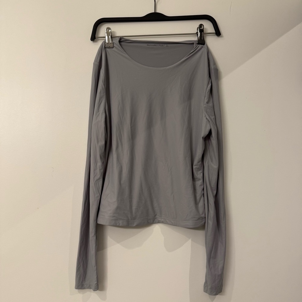 Abercrombie & Fitch Light Gray Long Sleeve Top